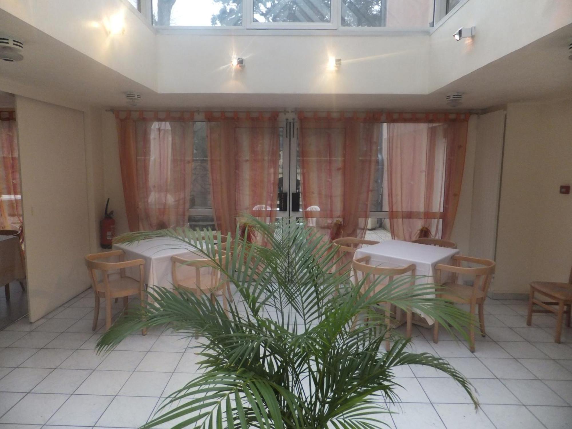 Hotel Le Village จิฟ-ซู-ริแว็ตต์ ภายนอก รูปภาพ