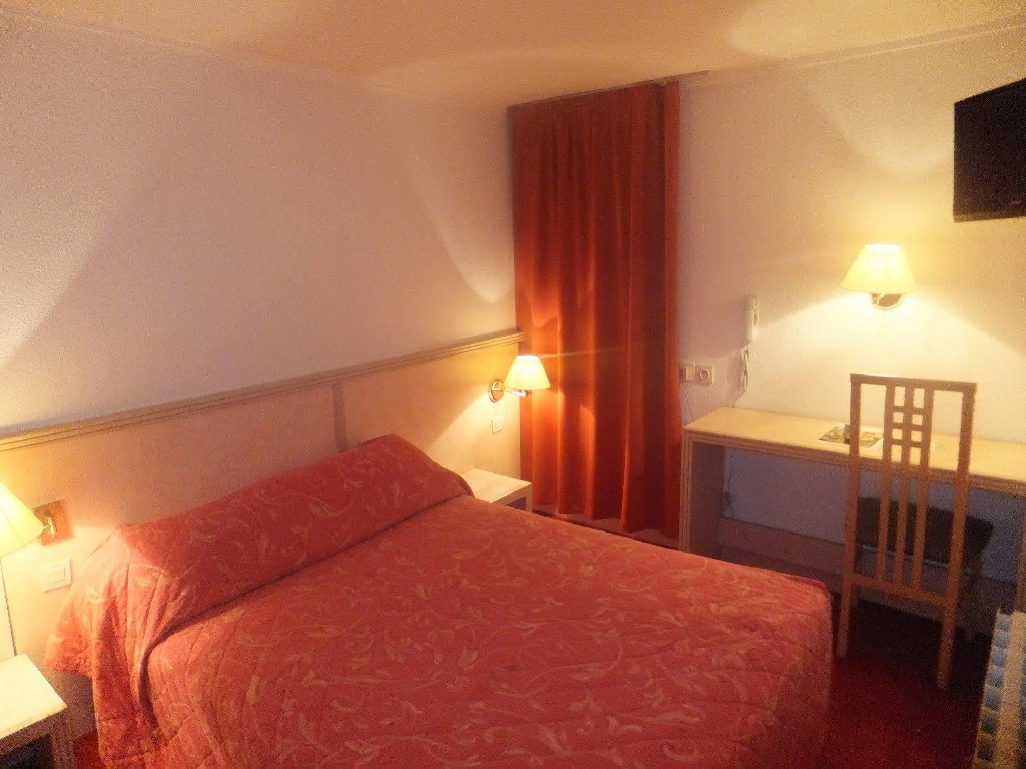 Hotel Le Village จิฟ-ซู-ริแว็ตต์ ภายนอก รูปภาพ