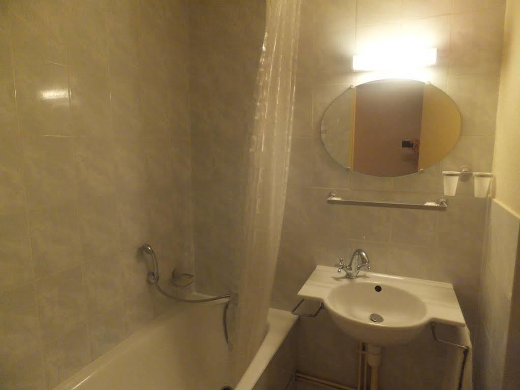 Hotel Le Village จิฟ-ซู-ริแว็ตต์ ภายนอก รูปภาพ
